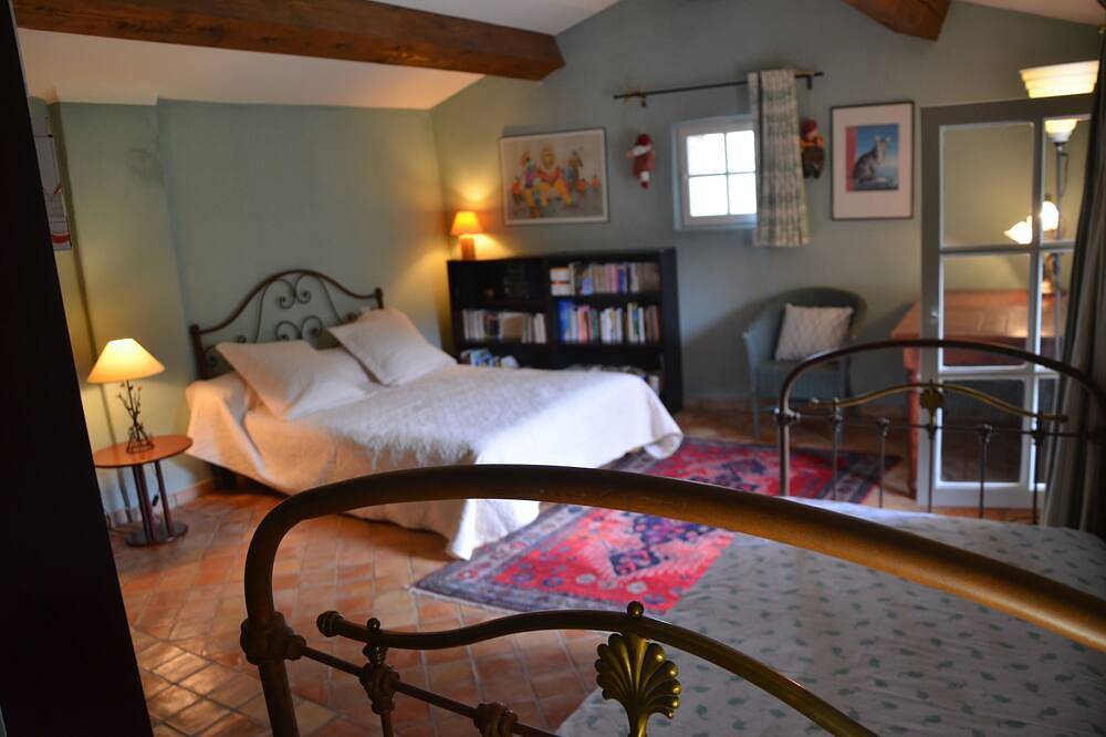 Gîte classé 4 étoiles, ancienne bergerie rénovée avec goût, grande piscine in Saint-Vincent-sur-Jabron, Région de Forcalquier