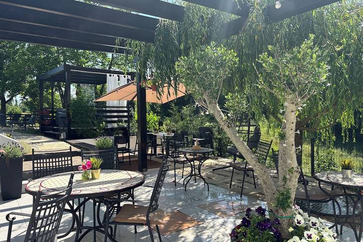 Amazing 1-bedroom hotel with AC in enchanting Plitvička Jezera in Smoljanac, Plitvicer Seen