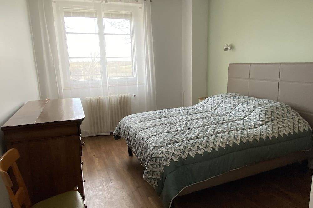 Maison de Famille avec piscine jusqu'à 12 personnes à la campagne. in Gramat, Massif central