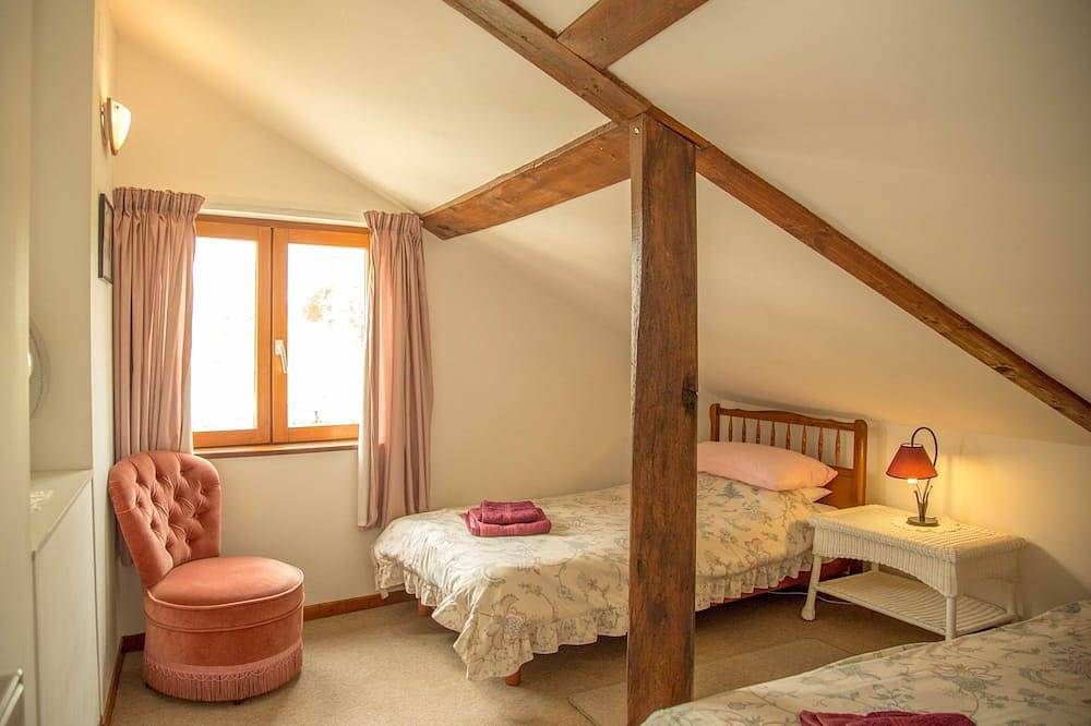 Cottage avec piscine chauffée partagée à Le Haut Gué dans la vallée de la Loire in Noyant-Villages, Vallée de la Loire