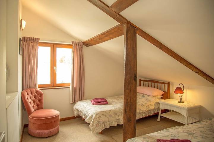 Gîte pour 4 personnes, avec piscine ainsi que jardin et terrasse à Parçay-les-Pins - 4