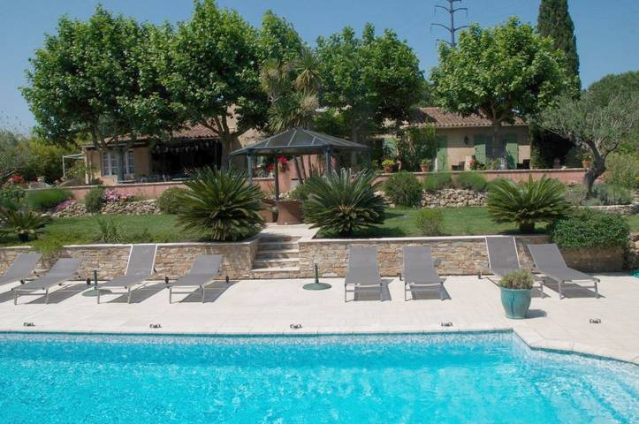 Chambre d’hôte pour 2 personnes, avec Terrasse et Jardin ainsi que Piscine et Vue à Grimaud