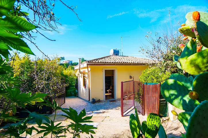 Agriturismo per 6 persone, con Balcone/Terrazza e Giardino nonché Panorama a Noto e dintorni