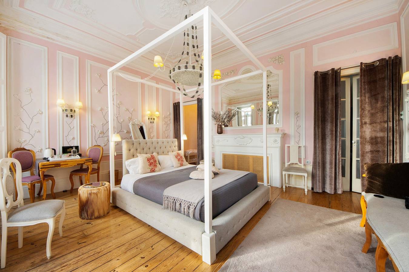 Room 'Victória' with Shared Garden, Wi-Fi and Air Conditioning in Massarelos, Porto
