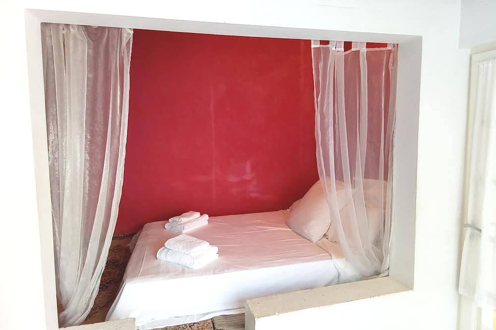 Grand old Villa with pool in the heart  of  Capestang town (on the Canal du Midi) in Capestang, Canal du Midi