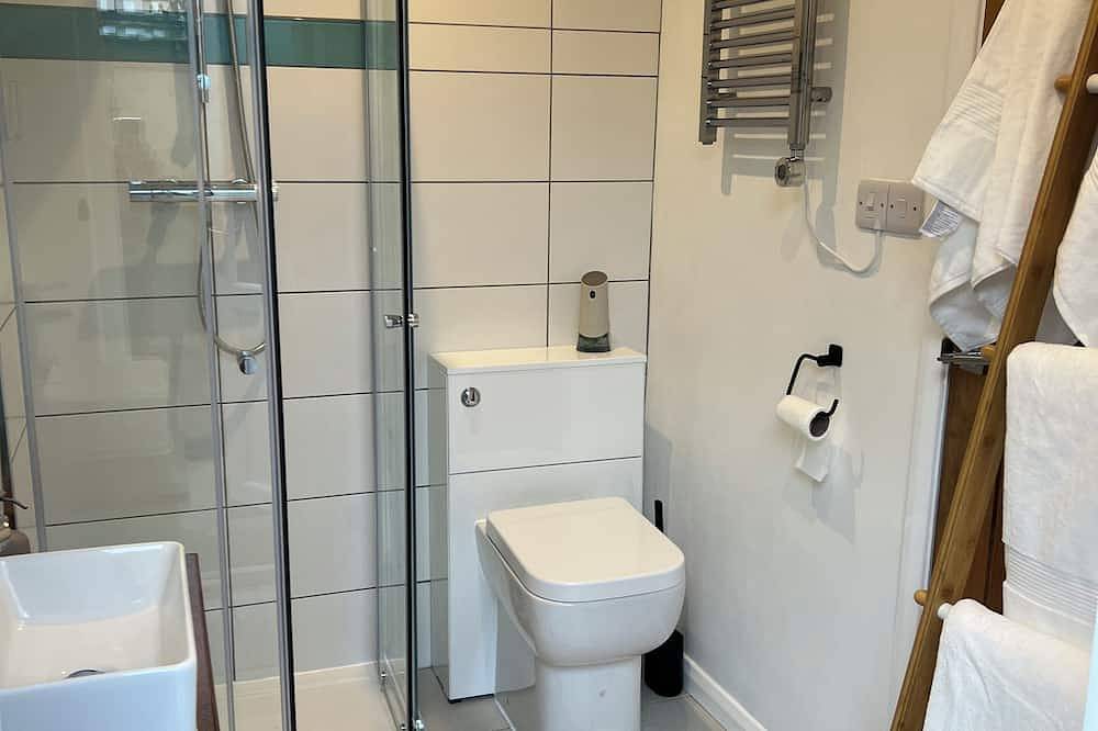 Entire apartment, Bespoke studio with patio, driveway parking, sea, South Downs on the doorstep, in Seaford, East Sussex