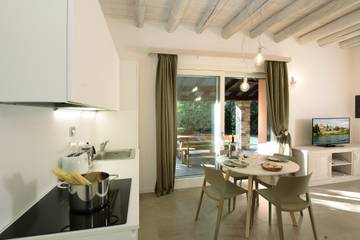 Vacation Rental for 4 Guests in Toscolano-Maderno, Lake Garda, Picture 2