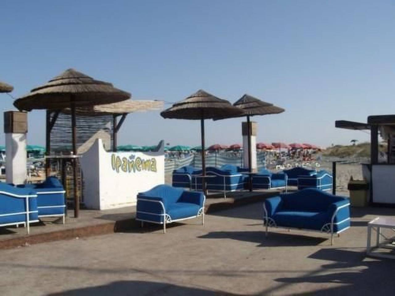 Eckhaus in Lido Di Volano, großer Innenhof, Grillplatz in Comacchio, Ferrara Provinz