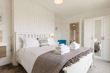 Holiday Home for 6 People in Perranporth, Cornwall, Photo 1