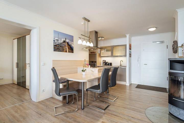 Ganze Wohnung, Villa Strandvogt - mit Meerblick, Balkon und moderner Ausstattung in Börgerende, Börgerende-Rethwisch