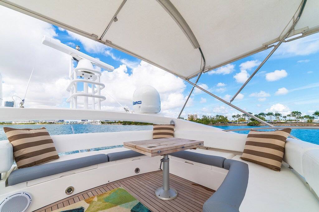 Yachtcharter, Sunsekeer Manhatan 70 Fuß, 4 Stunden min, 6 Stunden max in Miami, Florida