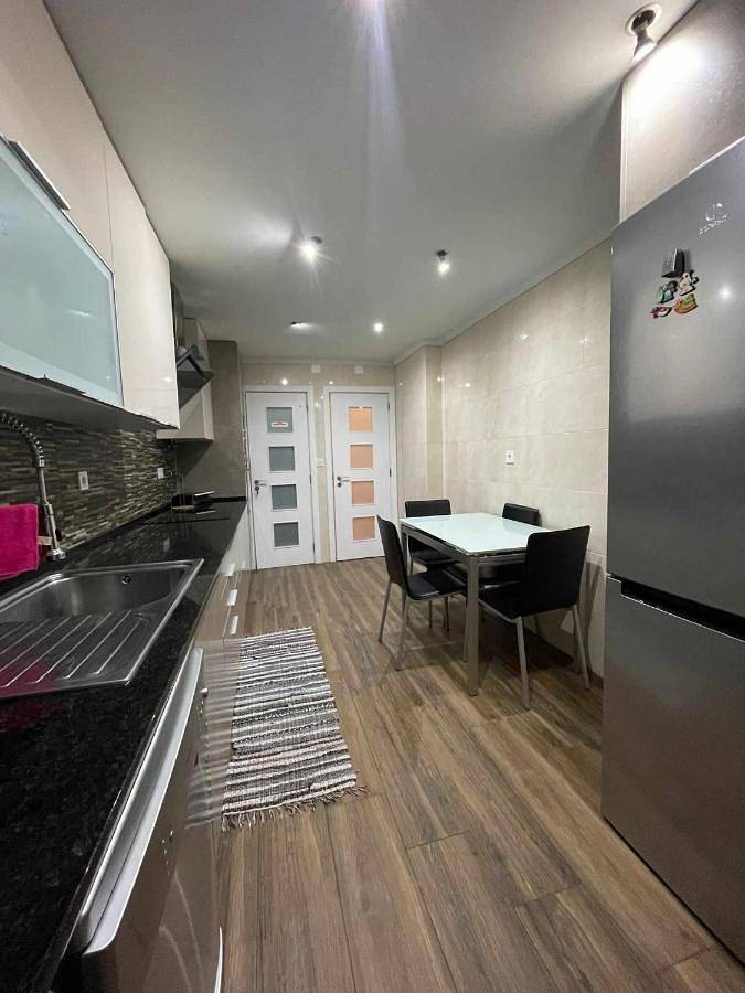 Apartamento inteiro, Three-Bedroom Apartment in Corroios, Halbinsel von Setúbal