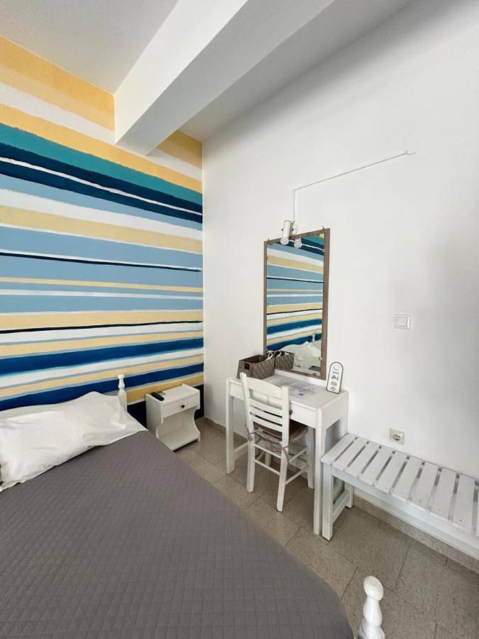 Gîte pour 2 personnes, avec piscine ainsi que bassin pour enfant et terrasse à Perissa - 2