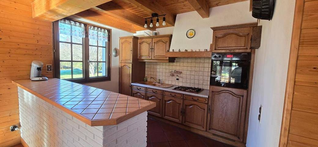 Gîte pour 6 personnes, avec terrasse et vue à Barbey-Seroux