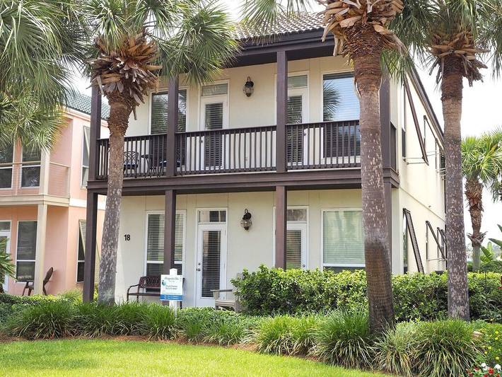 Vacation house for 8 people, with balcony and pool in Destin