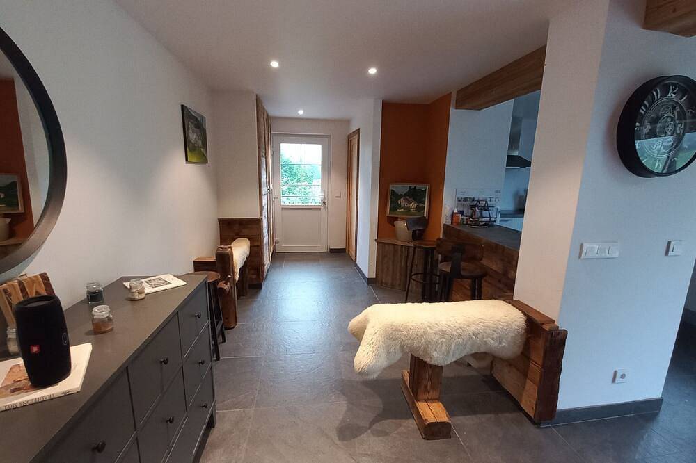 Chalet 'La Sentinelle' with Mountain View, Private Terrace and Wi-Fi in Aigueblanche, Savoie