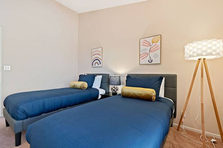 Vacation house for 15 people, with yard and hot tub in Nevada