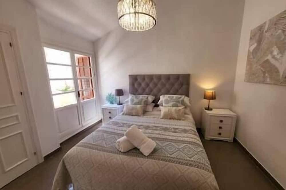 Chic Townhouse by the Sea @ Villacana Playa! in Sun Park (Estepona), Estepona