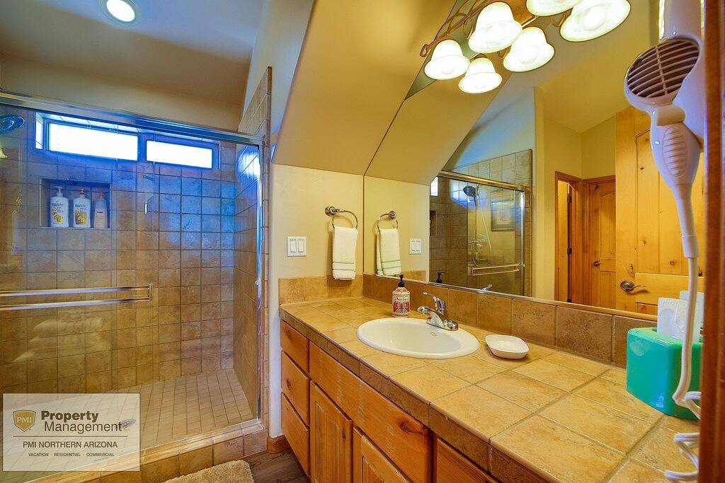 *Downtown Prescott *Bbq Grill *Private Yard *Pets in Prescott, Yavapai County