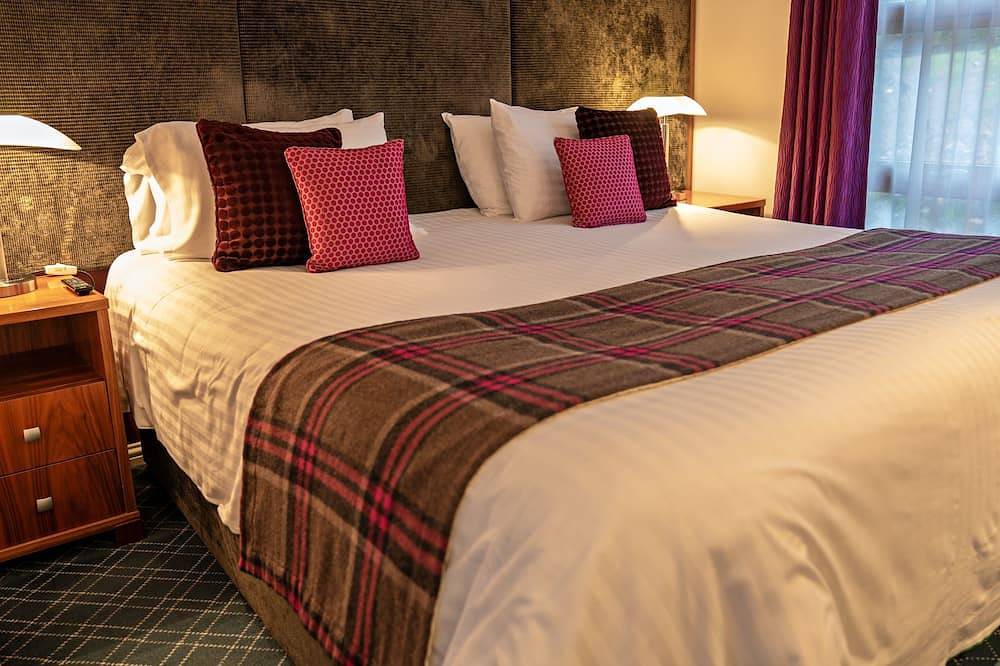 Luxury chalet with hot tub and loch views in Loch Lomond, Stirling und Umgebung