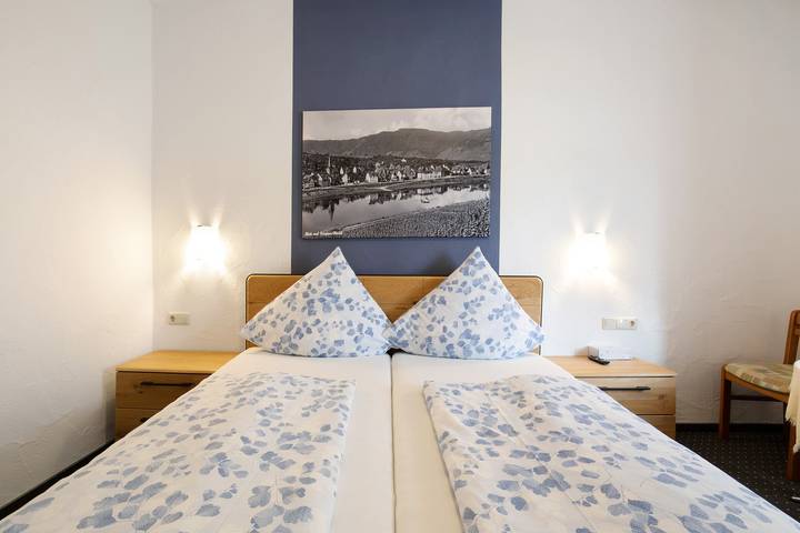 Room 'Large Double Room 4' with Lake View, Shared Terrace and Wi-Fi in Briedern, Cochem-Zell