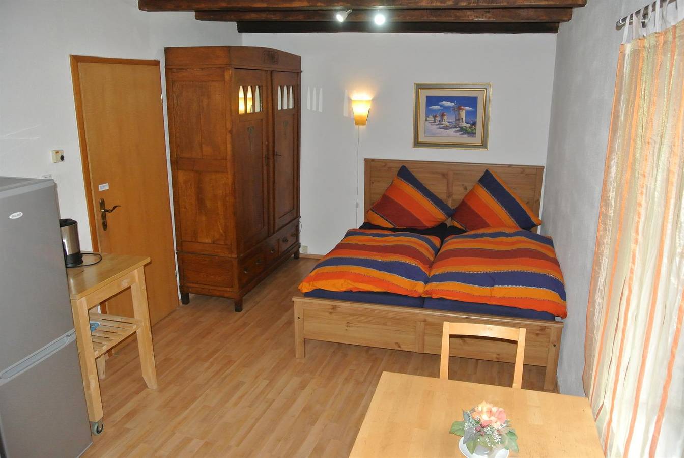 Geheel vakantieappartement, Studio, douche, Wc, woon- slaapruimte in Perl, Merzig en omgeving