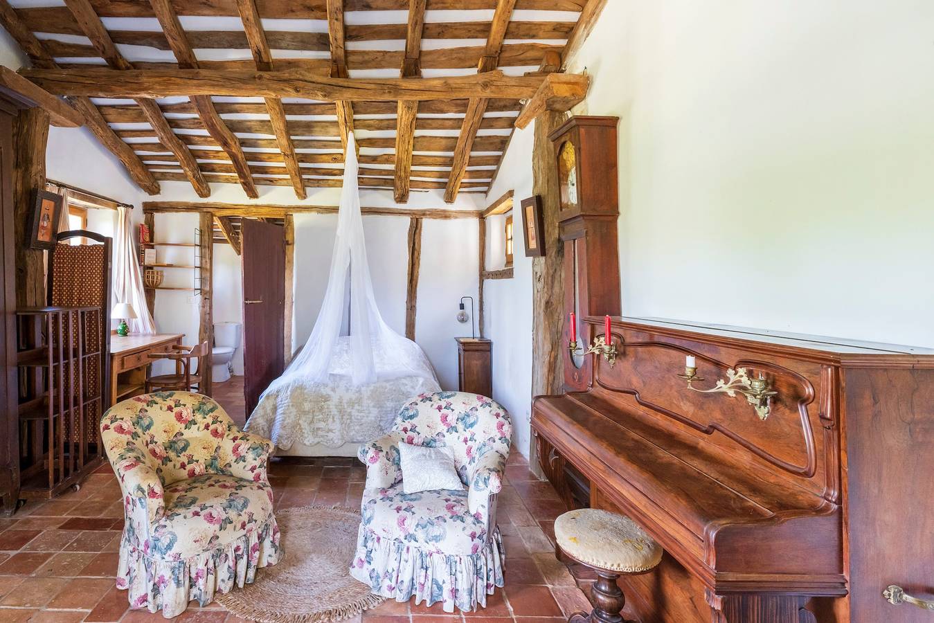 Holiday Home 'Dependance Avec Jacuzzi' with Terrace, Garden and Wi-Fi in Arcangues, Bayonne region
