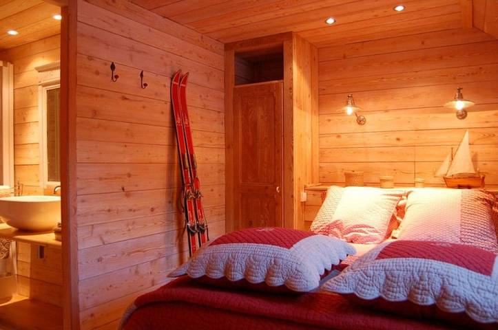 Maison de campagne pour 4 personnes, avec vue sur le lac ainsi que terrasse et jardin à La Bréole