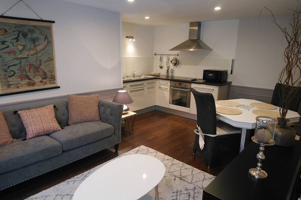 Apartamento entero, Apartamento-Romántico-Baño privado con ducha-Terraza-isle 2 in Port-Bail-sur-Mer, Côte de la Déroute
