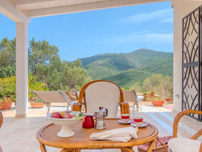 Ferienhaus für 4 Personen, mit Terrasse und Garten sowie Ausblick in Olbia