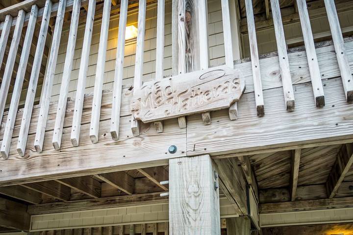 Vacation rental for 13 people, with hot tub and balcony as well as yard, with pets in Outer Banks