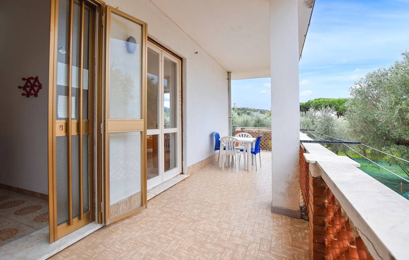 Ganze Ferienwohnung, Charmantes Apartment im Obergeschoss mit Parkplatz und WLAN, 900 m vom Strand entfernt in Cilento Coast