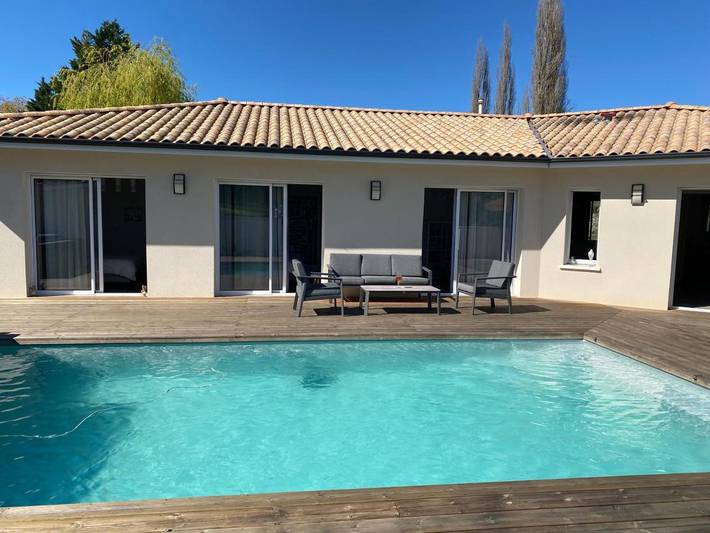 Location de vacances pour 8 personnes, avec jardin et piscine à Prignac-et-Marcamps - 2