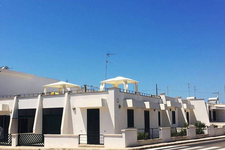 Villa per 10 persone, con terrazza e giardino, con animali domestici in Marina di Mancaversa