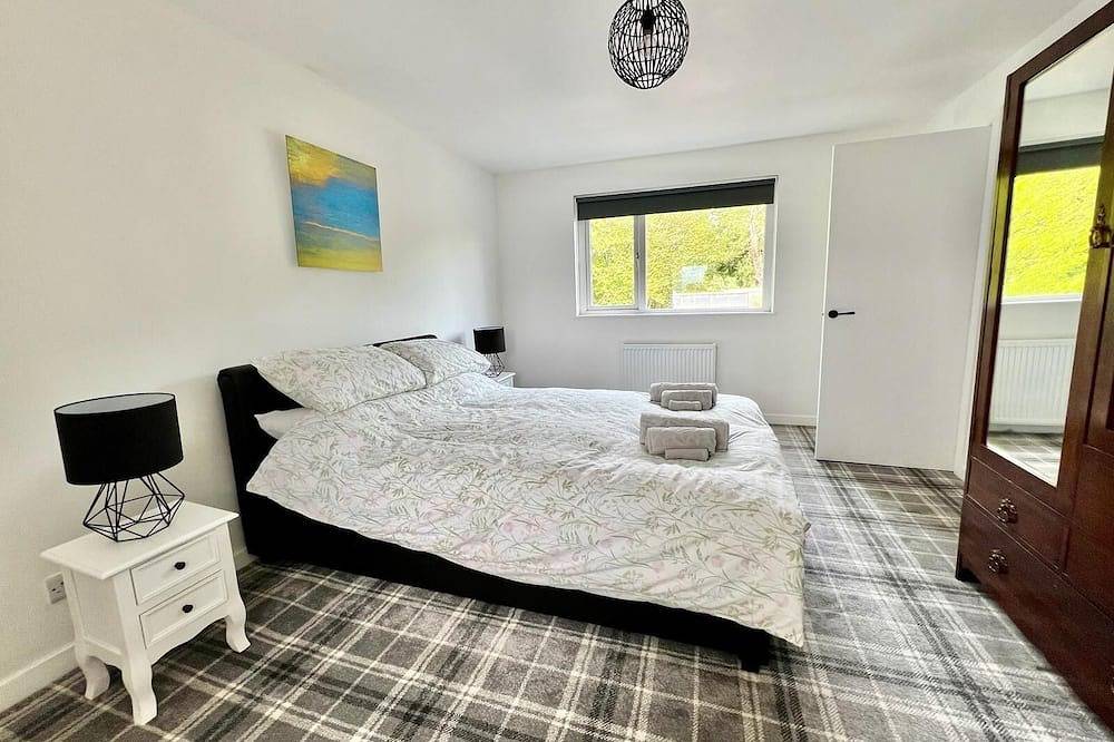 Cosy Country House Finzean, Aberdeenshire. Sleeps 6 & Pet Friendly with Garden in Banchory, Aberdeenshire