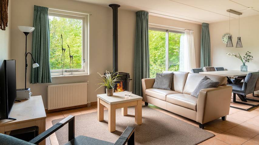 Vakantiepark voor 5 personen, with Balkon/Terras and Terras as well as Tuin and Sauna in Drenthe