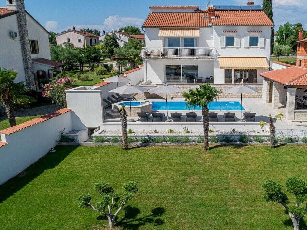Villa in Buici mit Schwimmbecken in Grad Poreč, Porec und Umgebung