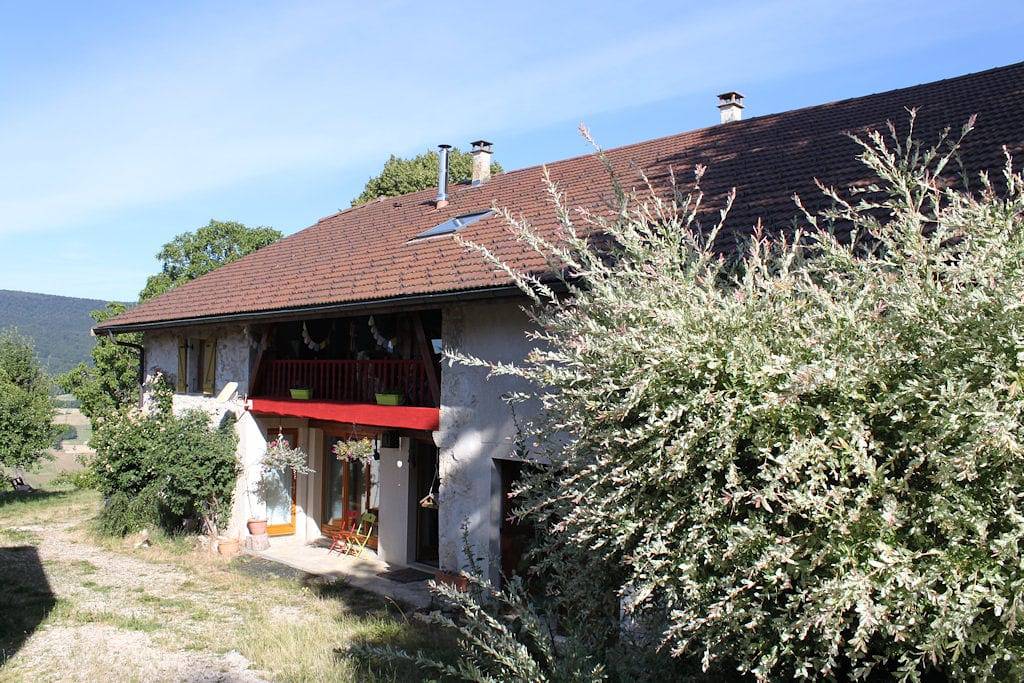 Chez Louve Bleue - Chambre côté ruche in Hotonnes, Nantua