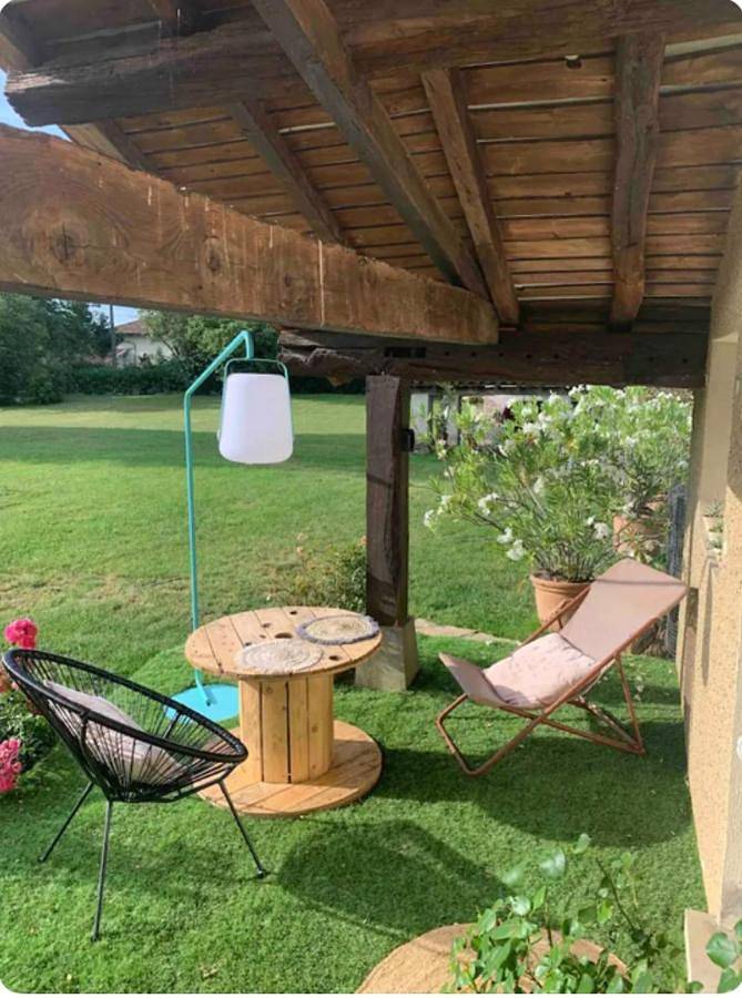 Location de vacances pour 2 personnes, avec vue et jardin dans Saint-Paul-de-Varax - 3