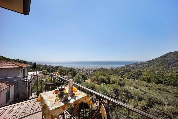 Ferienwohnung für 4 Personen, mit Balkon in Alassio