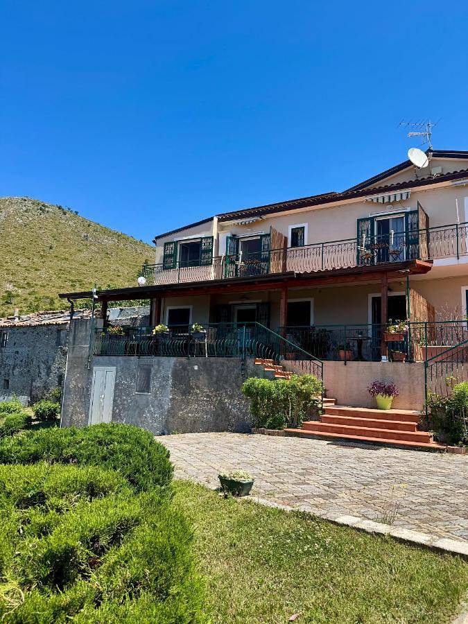 Chambre d’hôte pour 2 personnes, avec Terrasse ainsi que Jardin et Vue à Praia a Mare - 2