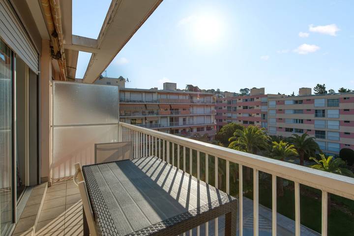 Studio pour 4 personnes, avec balcon et piscine, animaux acceptés à Vallauris