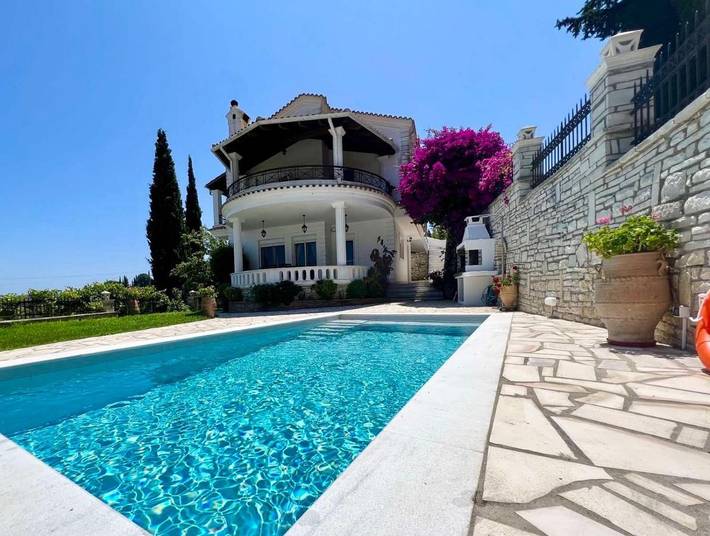 Διαμερίσματα διακοπών για 6 άτομα, με Ταράτσα και Κήπο καθώς και Πισίνα στην Καστανιά (Κέρκυρα)