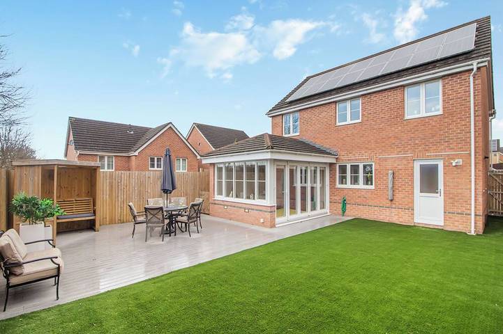 Cottage for 8 people, with garden in Bridgend