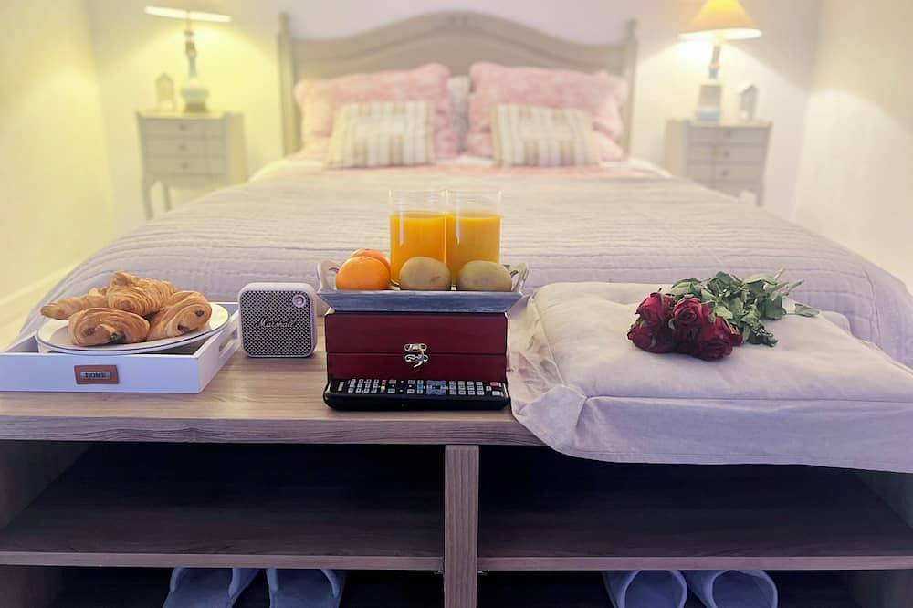 Ganze Wohnung, Unique loft near Paris • Sleeps 25 • Giant Screen • Full privatization in Château-Thierry, Aisne