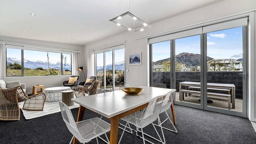 Holiday home for 6 people, with balcony and garden in Wanaka