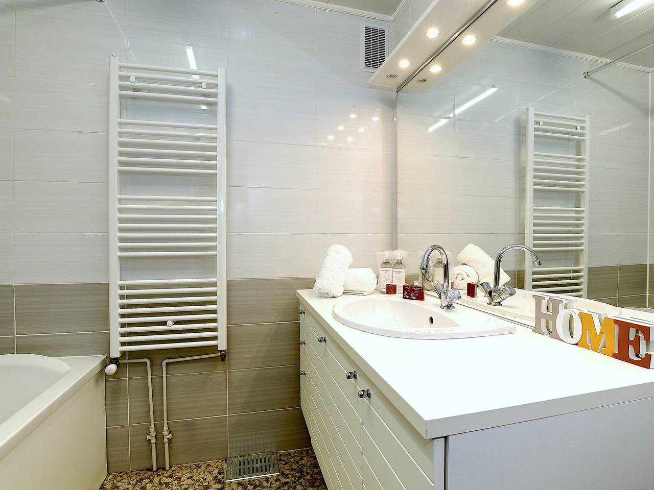 Entire studio, Renovated studio ski-in/out, center station 1650, 4 pers in Courchevel 1650 (Moriond), Saint-Bon-Tarentaise