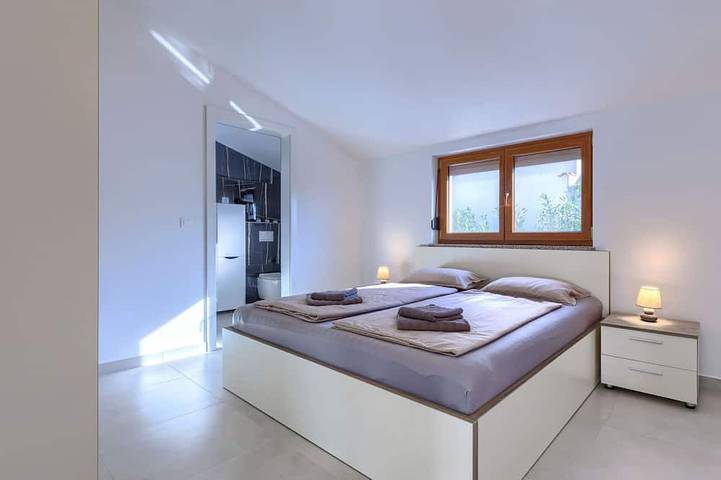 Ferienhaus für 10 Personen, mit Terrasse und Pool in Nova Vas - 4