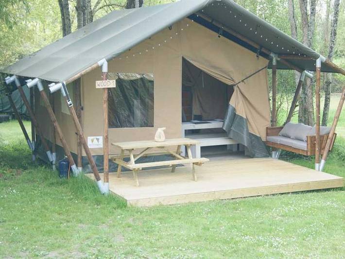 Camping des Tourbières - Tente en toile et en bois 5 personnes - Tente Wood (Sans Sanitaires) in Vendoire, Périgord Vert