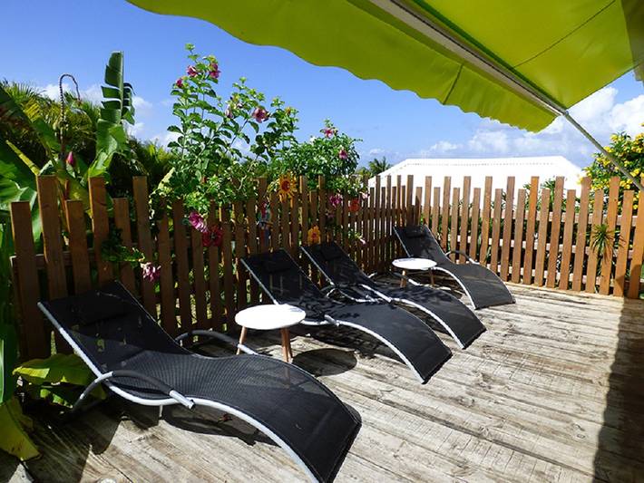 Location de vacances pour 5 personnes, avec terrasse ainsi que jardin et piscine à Saint-François - 4